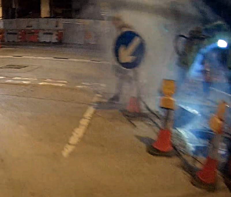 男工從白煙中走出。車cam L（香港群組）