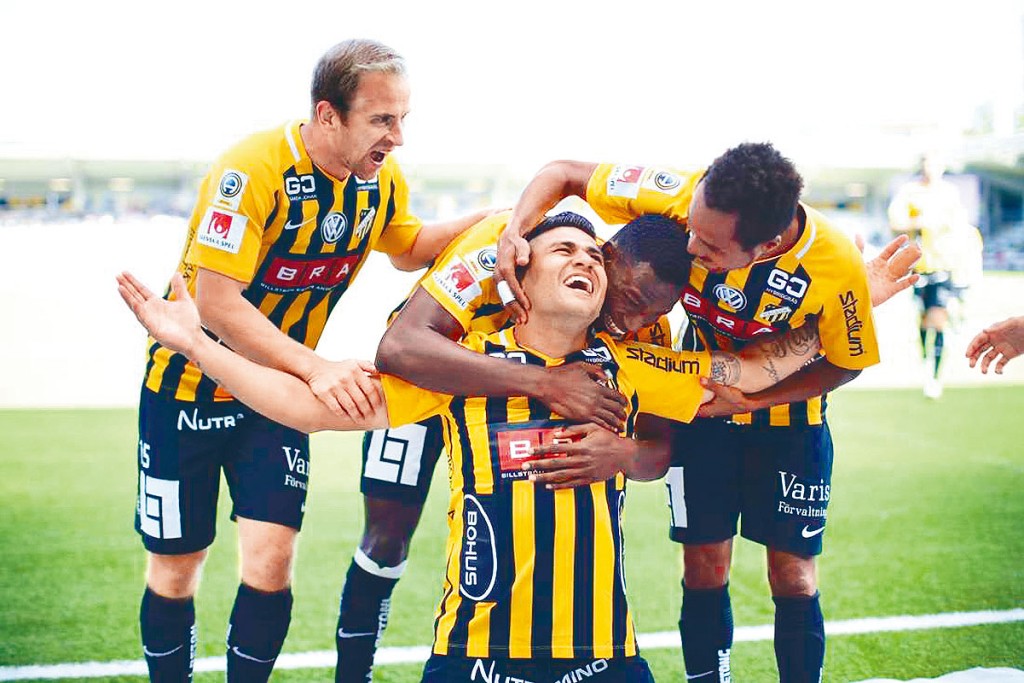 赫根前鋒包連奴（中）延續上季勇態，瑞超十二輪入六球屬隊中第二多。