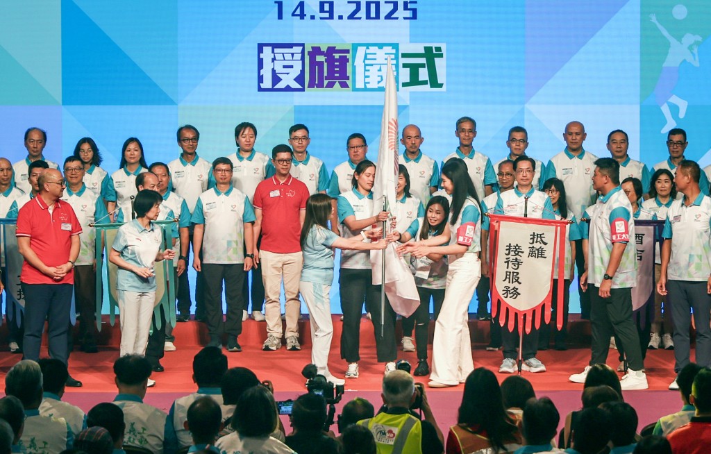 她表示希望義工展現香港的好客之道。 她表示希望義工展現香港的好客之道。