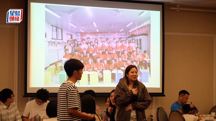 團員分享所見所聞。劉漢權攝