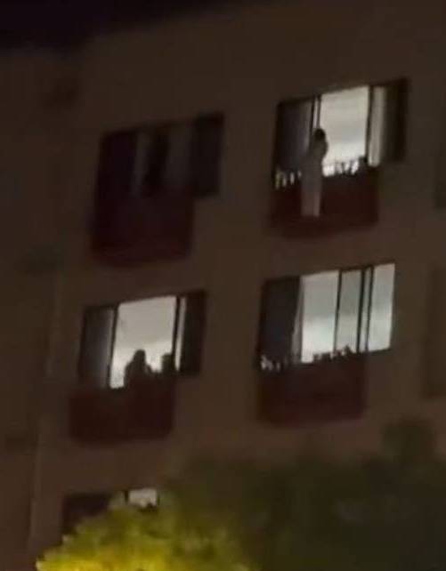 女子當晚從大廈高處跳下。