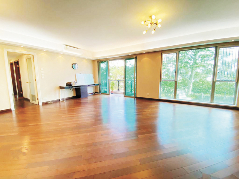 嘉珀山2座低層B室，實用面積約1659方呎，現連車位3300萬放賣。