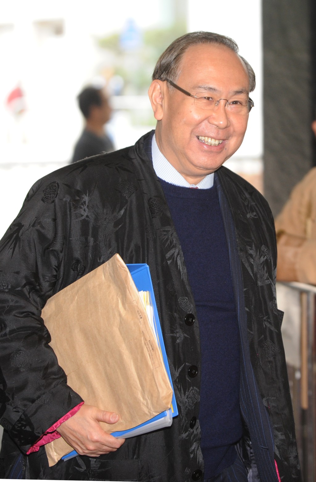 控方大爆許仕仁擔任行政會議成員時，年薪為132萬元，但支出卻高達逾千萬元。