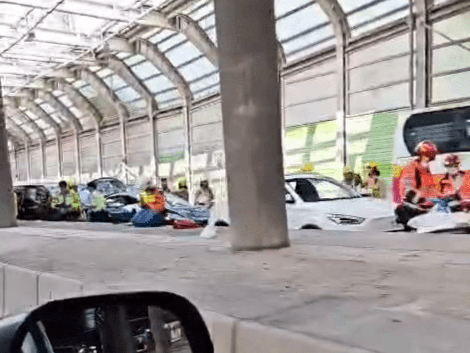 現場涉及3部私家車。FB:Bosco Chu@馬路的事討論區 現場涉及3部私家車。FB:Bosco Chu@馬路的事討論區