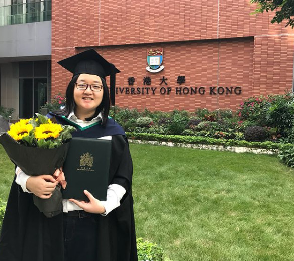 家燕姐細女石耀珠畢業。