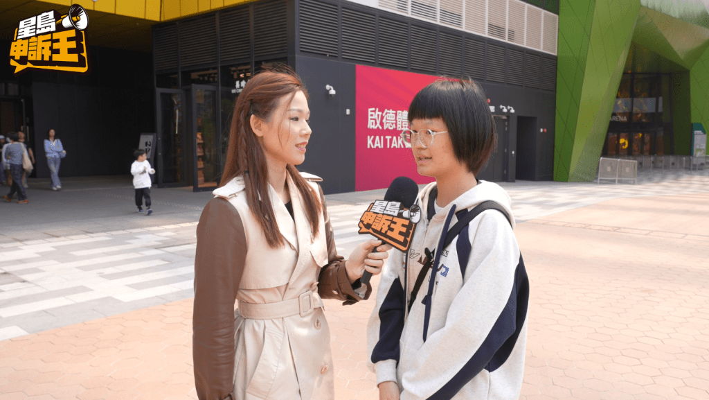 Cindy知悉沒有隨身物品或行李,便可經快速通道入場。 Cindy知悉沒有隨身物品或行李,便可經快速通道入場。