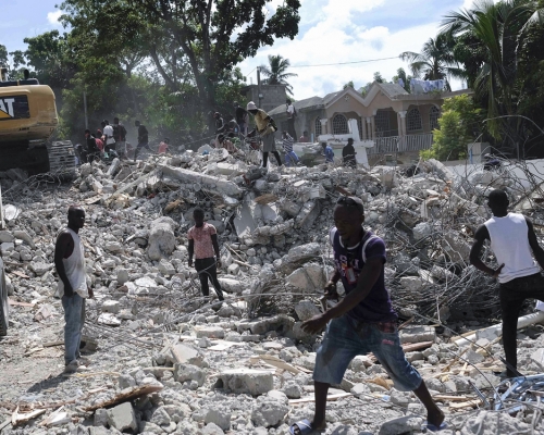 海地7.2級地震增至1419人死亡，逾6000人受傷。AP圖片