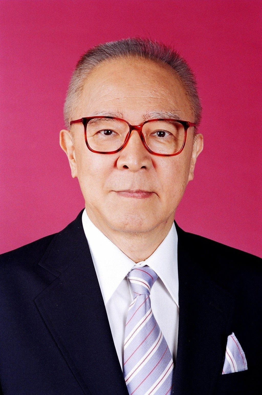人稱「King Sir」的戲劇大師鍾景輝在今年6月3日於家中安詳離世，享年89歲。