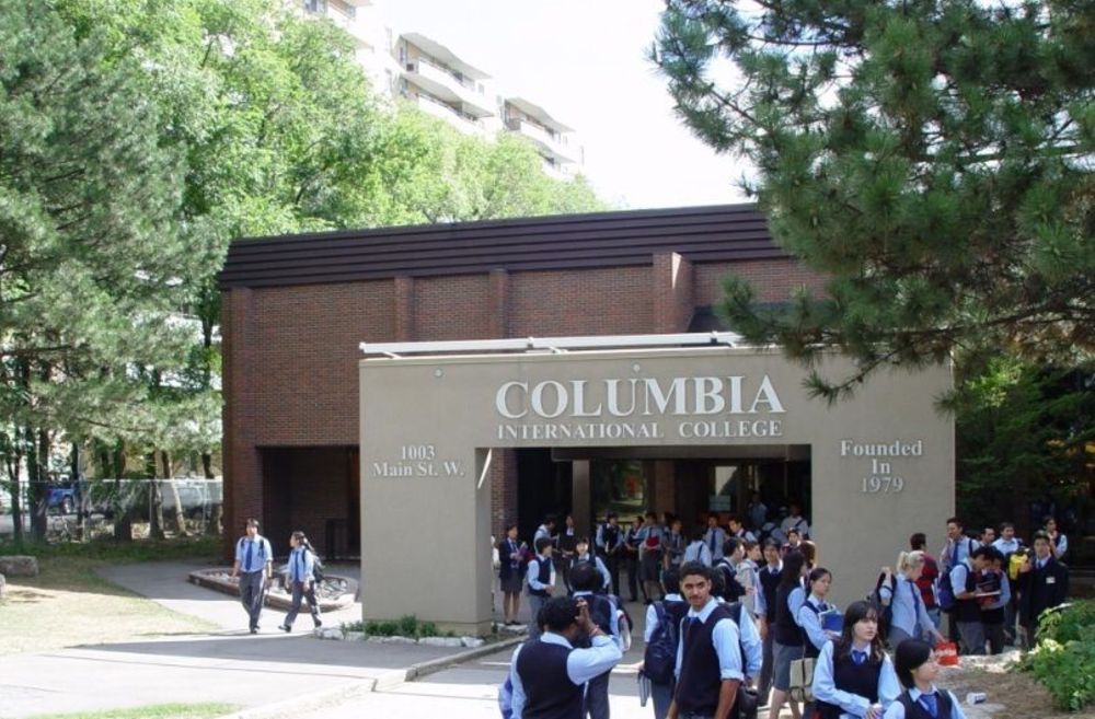 安大略省的Columbia International College (CIC)，是加拿大規模最大的寄宿中學。