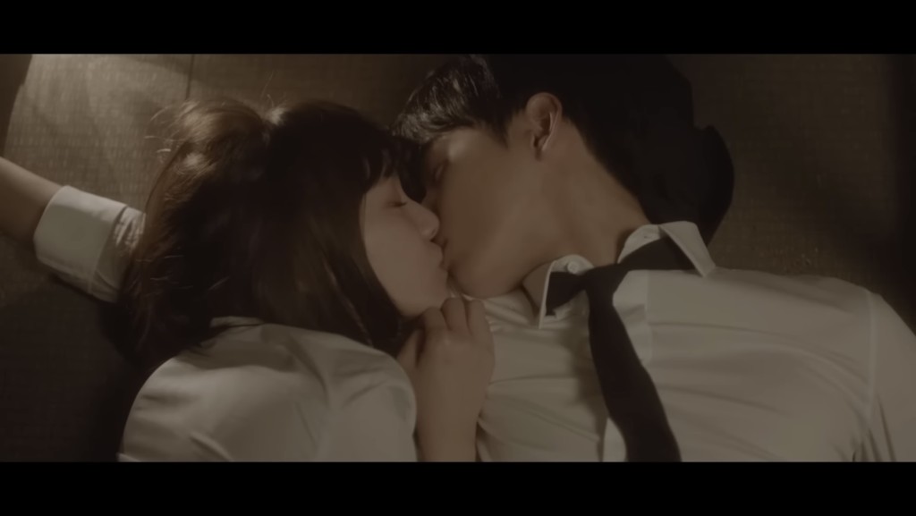 車銀優和朴圭瑛於2018年曾主演MV，除了在樓梯間擁抱調情，還偷偷在檯底深情接吻、共度一宵。