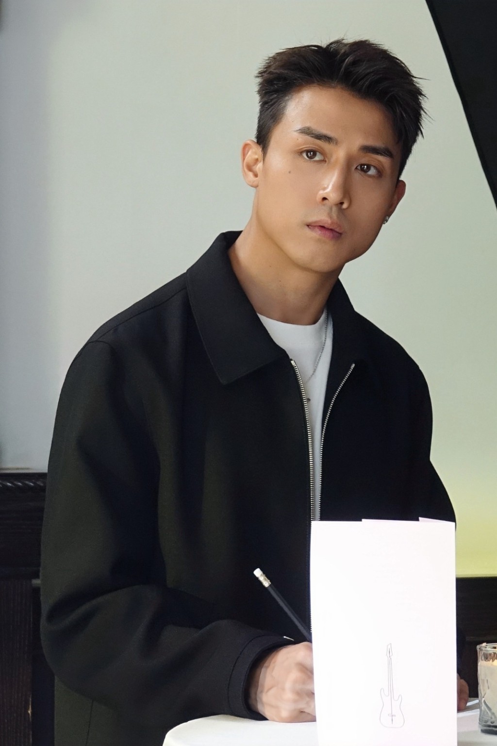 《月月》與AK過往作品曲風大不同,他表示相當難唱。 《月月》與AK過往作品曲風大不同,他表示相當難唱。