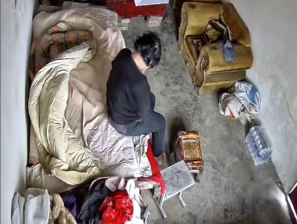 春玲惨遭他人长时间性侵。