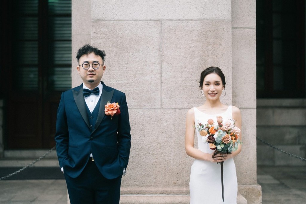 麦沛东去年底与拍拖5年的圈外女友赵雪翎结婚。