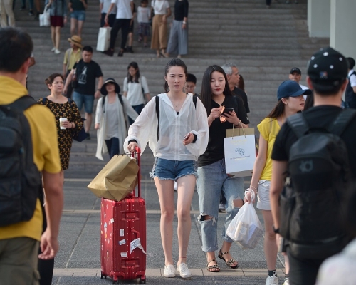 5月份訪港旅客人次，共有逾495萬，較去年同期上升8%。資料圖片