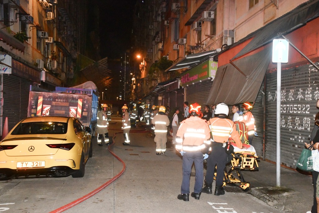 消防到場將火救熄。