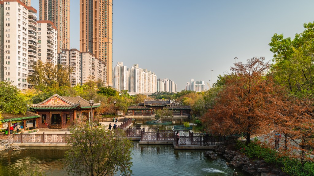 荔枝角公園以嶺南，即廣東、廣西、海南及香港和澳門一帶的傳統園林風格建成。 （發展局綠化園景及樹木管理組圖片）
