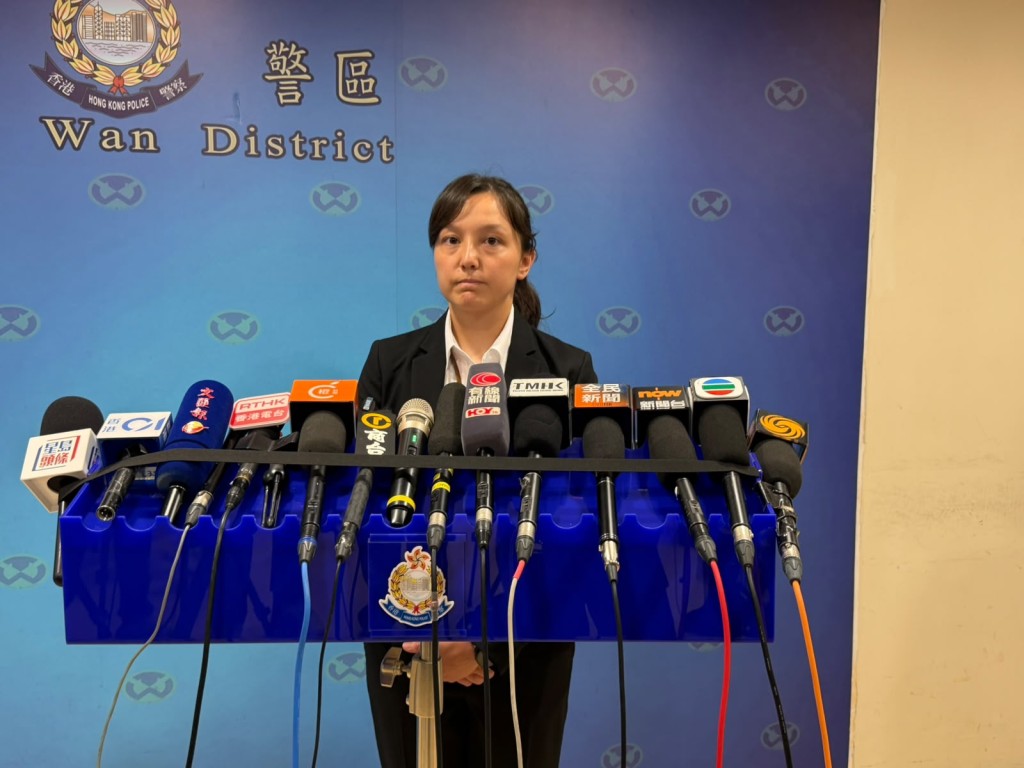 荃灣警區刑事總督察梁惠儀交代案情。曾志恒攝 荃灣警區刑事總督察梁惠儀交代案情。曾志恒攝