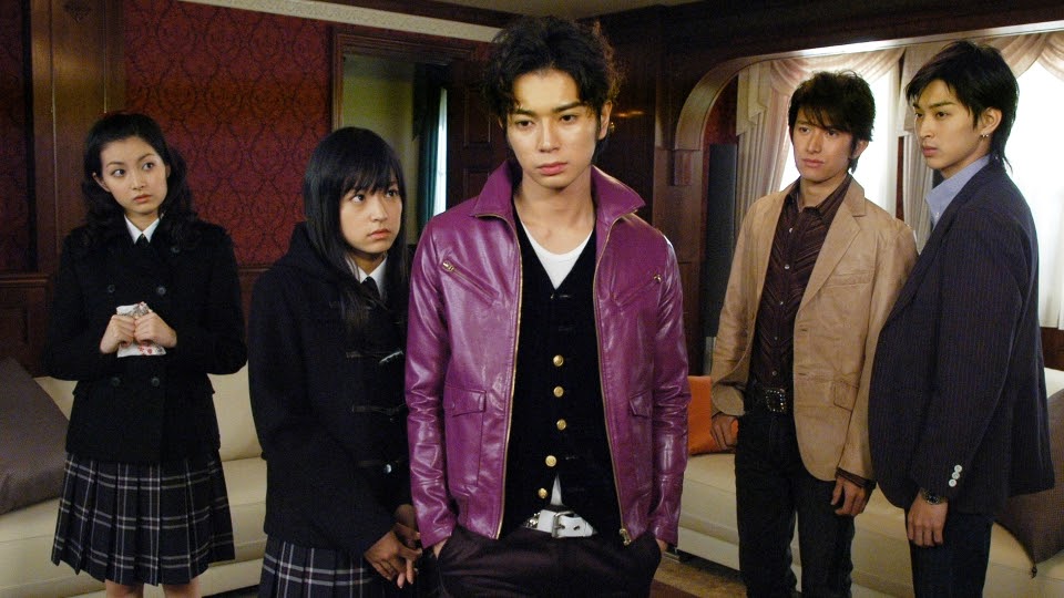 佐藤惠（左一）在日版《流星花园》扮演三条樱子而备受观众认识。