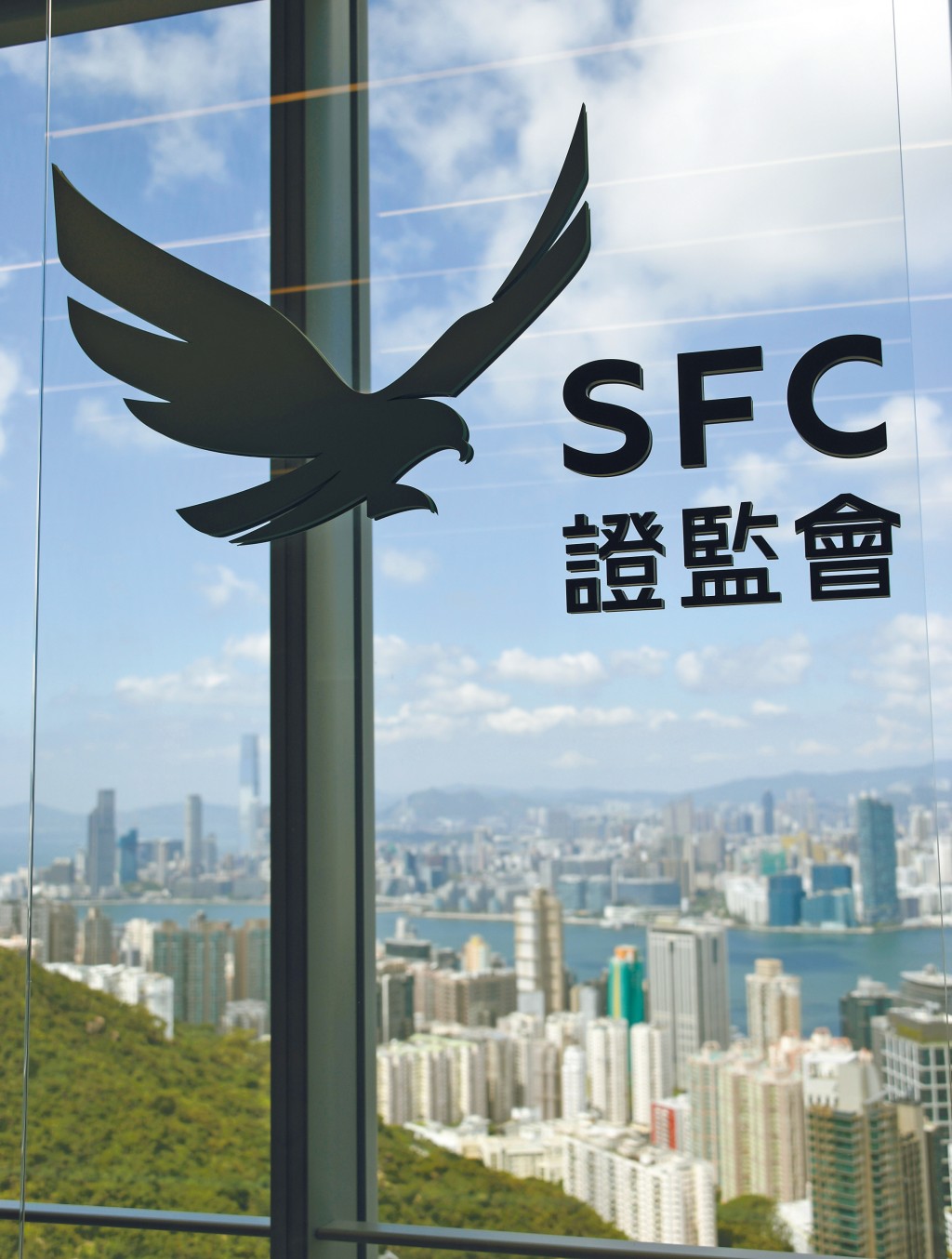 证监会率先于7月24日优化监管框架，要求杠杆产品发行商采用灵活杠杆结构。