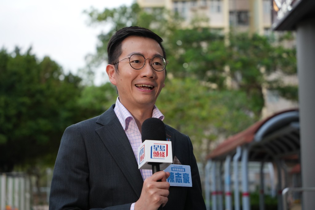 陳志豪指，自己在將軍澳和馬鞍山居住超過30年，亦在區內服務多年。