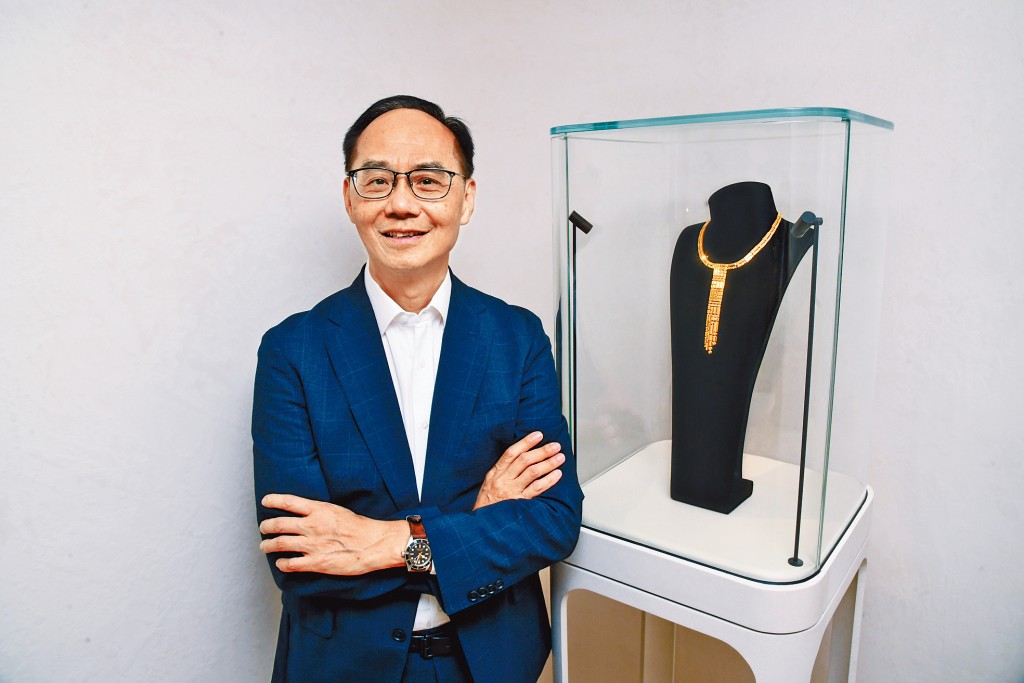 黃紹基表示，周大福在三、四線城市主要會開設加盟店，並會以「街舖」為主。