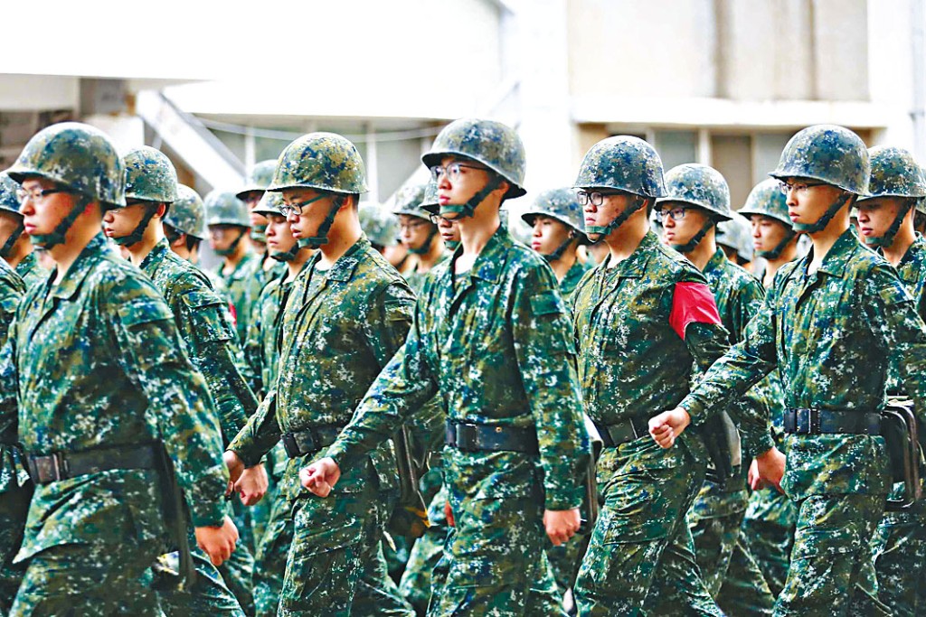 两岸形势紧张，台湾拟延长兵役。