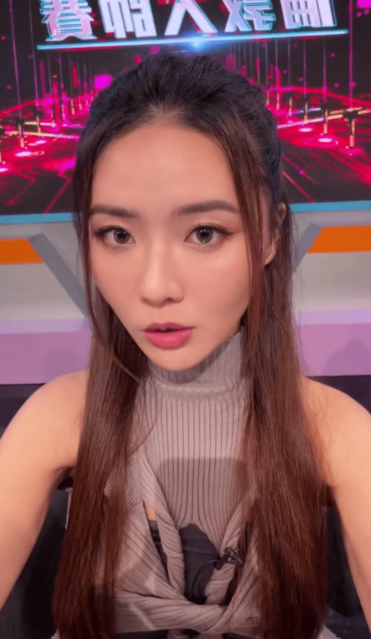 戴祖儀近日拍片，指被朱敏瀚意外撞崩門牙。