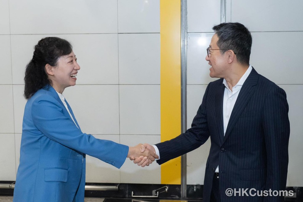香港海關關長陳子達歡迎烏魯木齊海關副關長李清華率領的代表團到訪。