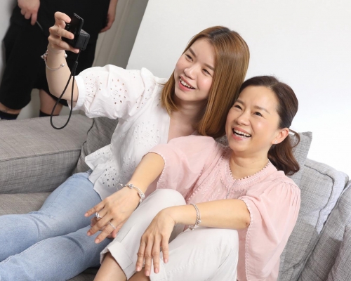 兩母女互投訴其實在撒嬌,sweet爆。