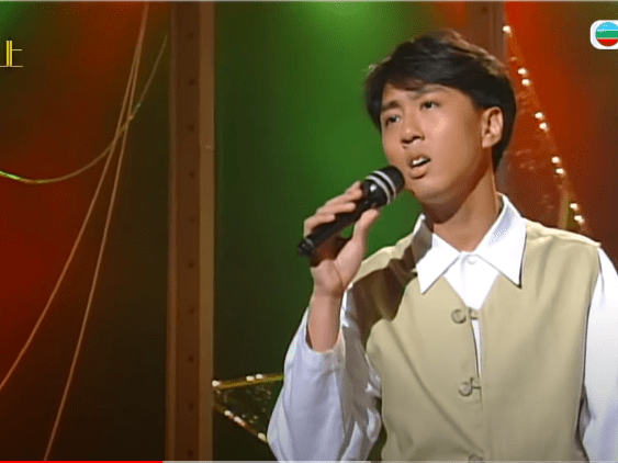 戴耀明曾於1993年參加《第12屆新秀歌唱大賽》，同屆參加者有張崇基、張崇德及李玟等。