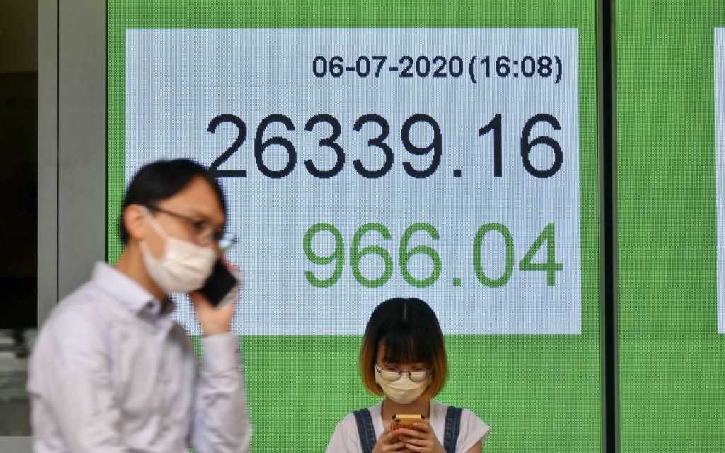 昨日港股大升966點。蘇正謙攝