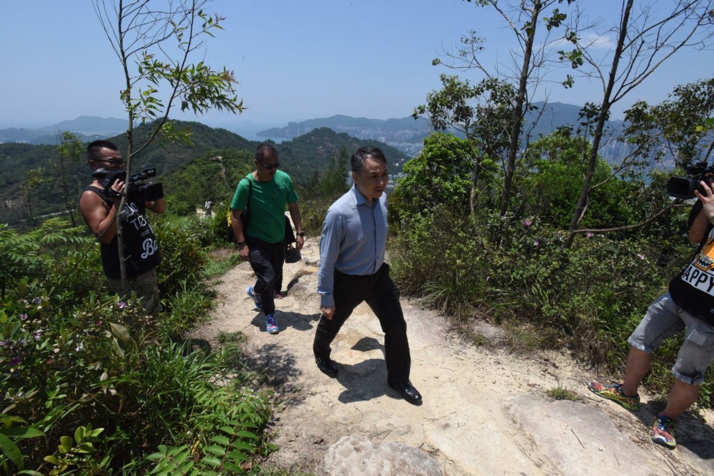 法醫官到場驗屍