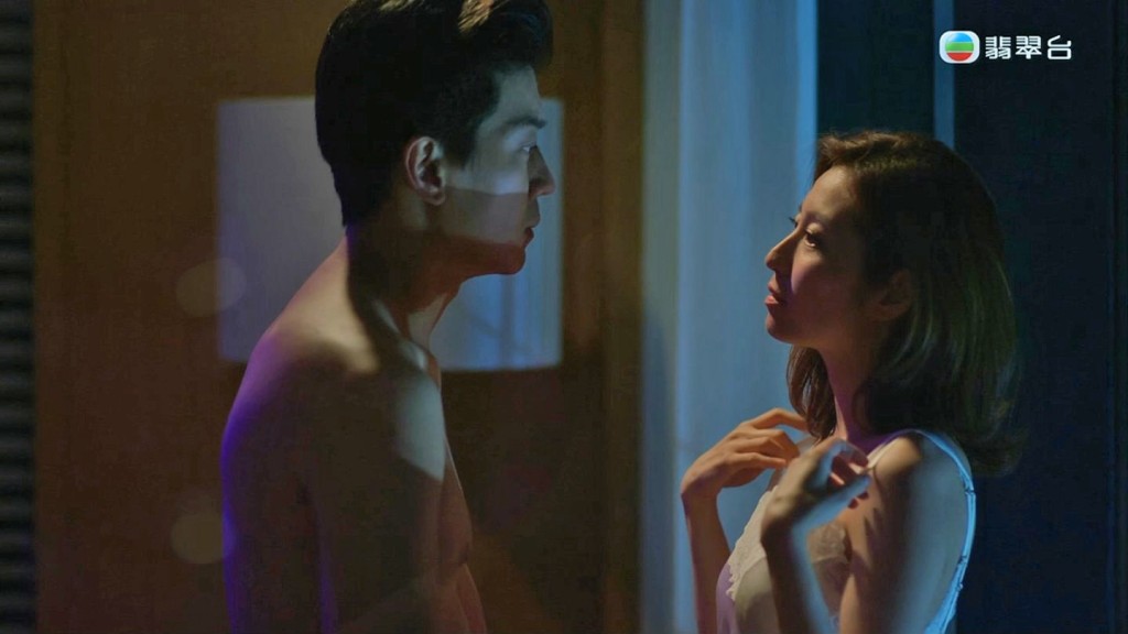陳自瑤上次與羅子溢半裸親熱戲引起話題，於12集陳自瑤再度性感上陣。