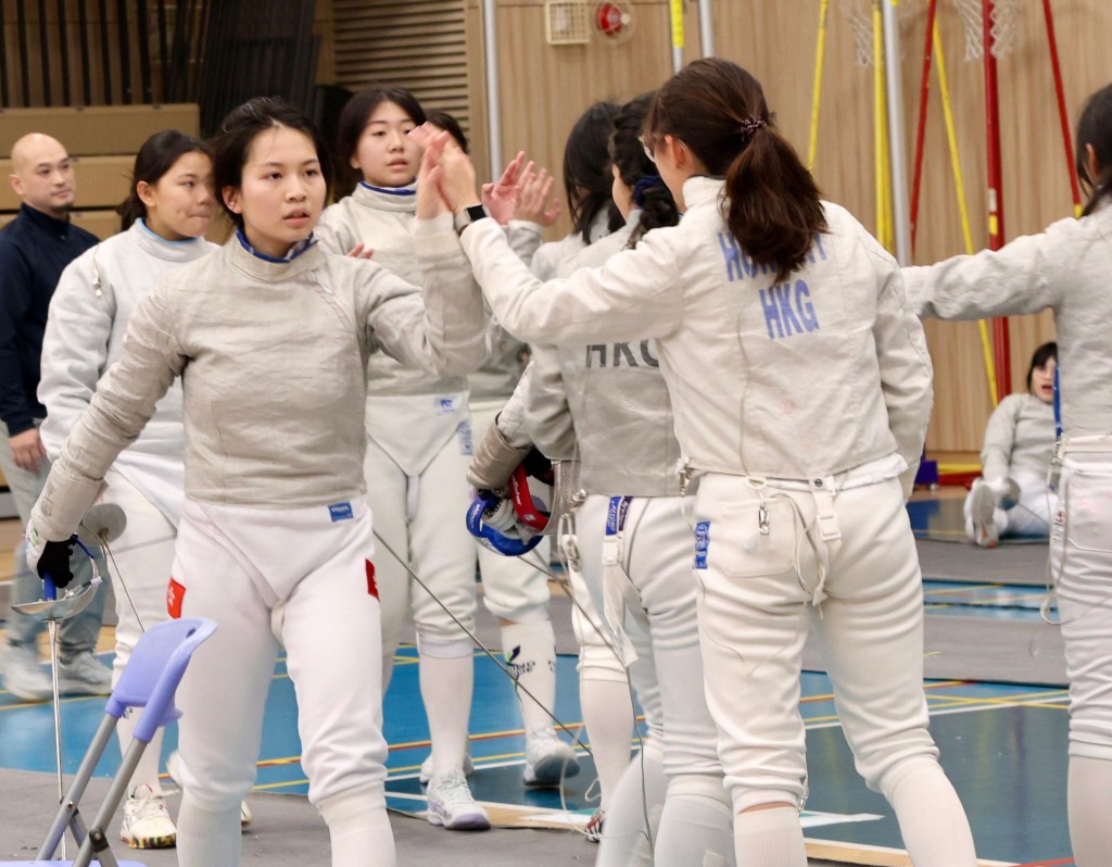 曾悦澄(左一)主动召集同学一齐参加学界剑击团体赛。徐嘉华摄 曾悦澄(左一)主动召集同学一齐参加学界剑击团体赛。徐嘉华摄