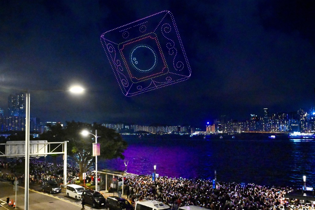 去年年中尖沙咀海傍曾有多啦A夢主題無人機表演。資料圖片