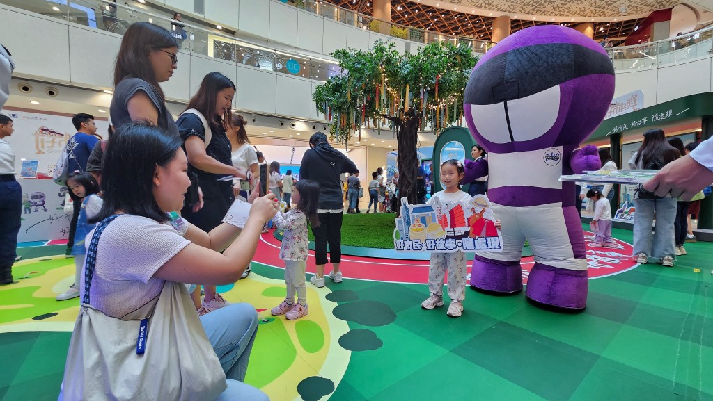 市民踴躍參與展覽並透過展覽了解「好市民獎」。