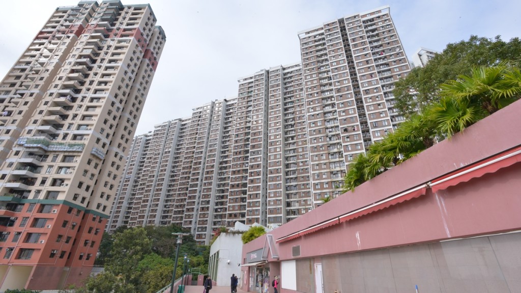 薄扶林置富花園富業苑5人違令,當中3人各罰1萬元。資料圖片