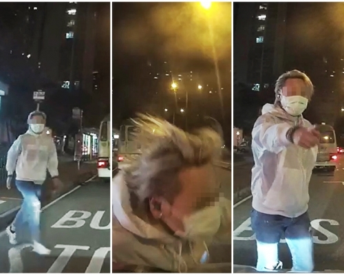 一名戴口罩的金髮男突然衝出馬路，撞向車頭擋風玻璃，之後要求司機落車。影片截圖