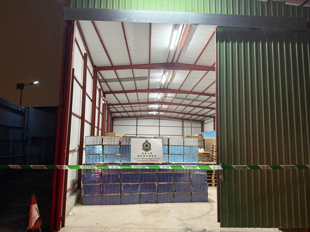 海关发现该批私烟源自荃湾工业大厦一个单位。 海关发现该批私烟源自荃湾工业大厦一个单位。