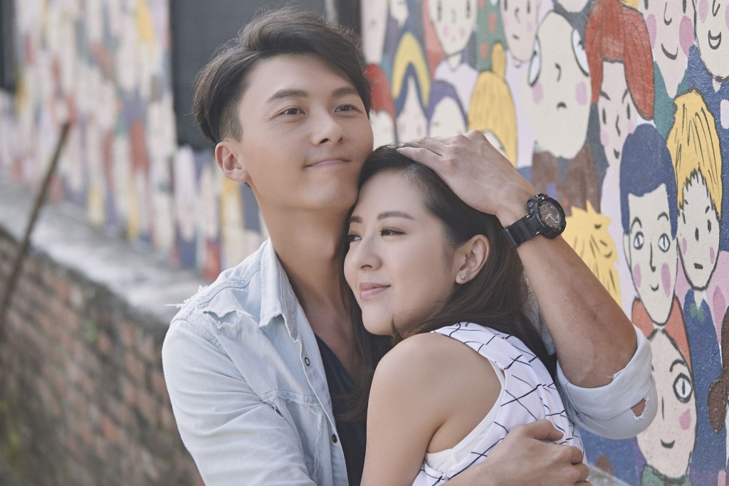 17年唐诗咏和王浩信合作《不懂撒娇的女人》相当受欢迎。
