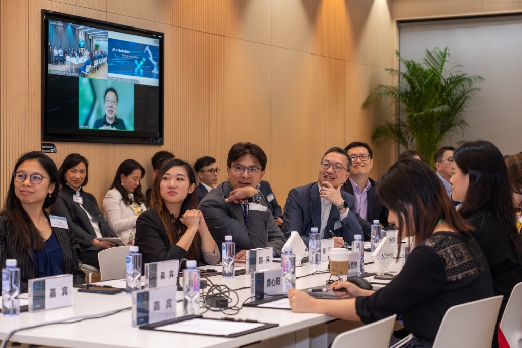 林定國率團參觀最近在香港上市的晶泰科技及河套深港科技創新合作區展示交流中心。