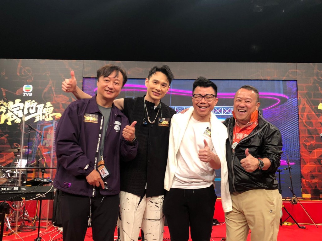 高層曾志偉(右)到場支持。