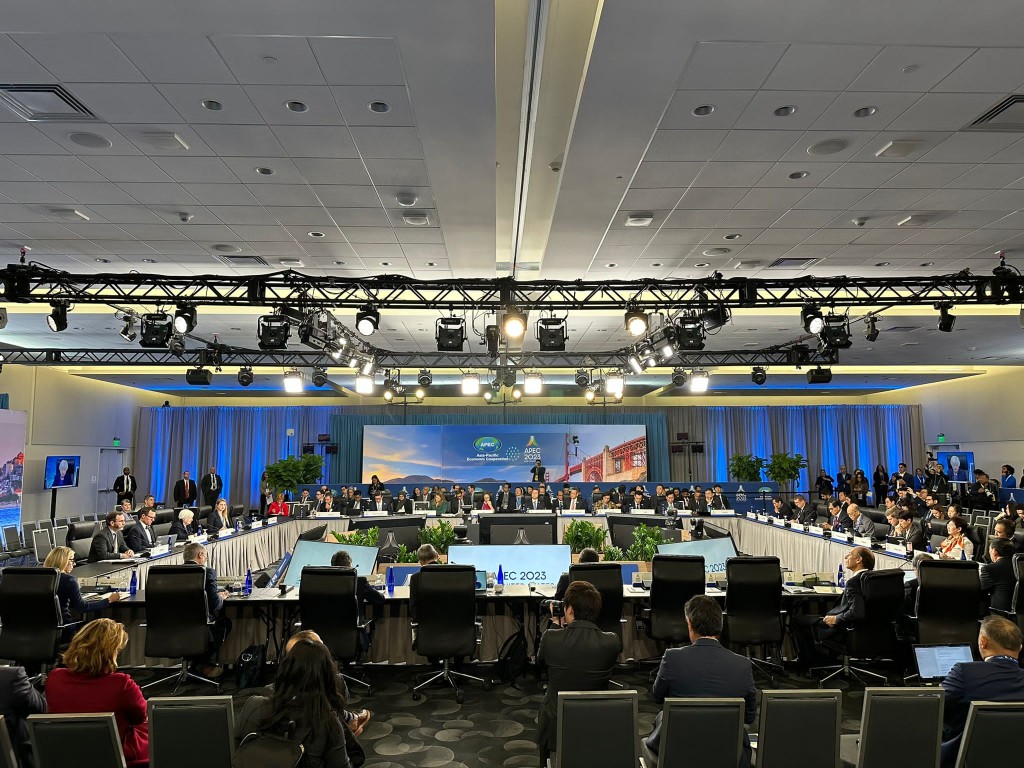 亚太经合组织(APEC)财长会议，在美国三藩市时间周一（13日）早上举行。