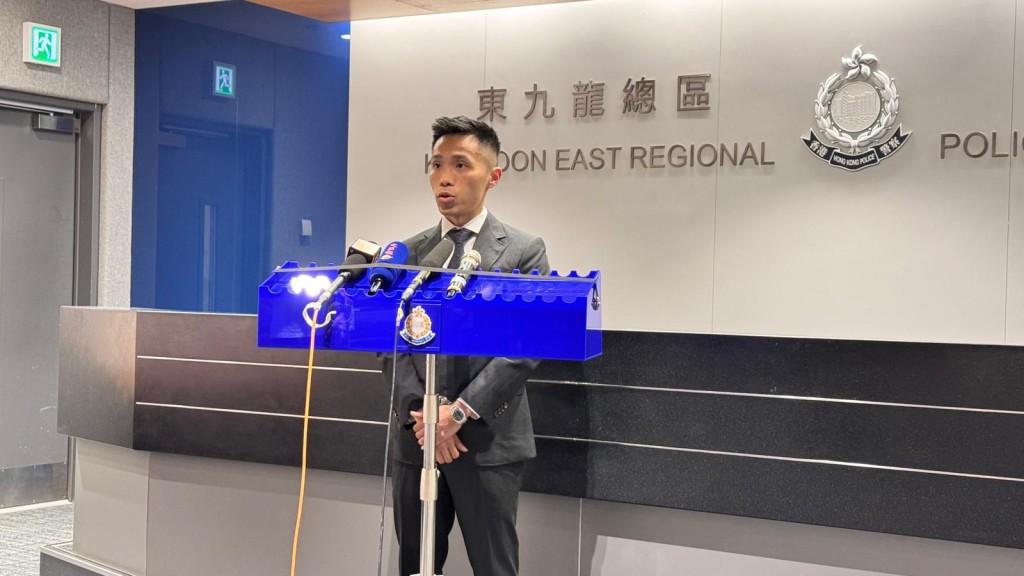 東九龍總區反三合會行動組高級督察黃煜程講述案情。 東九龍總區反三合會行動組高級督察黃煜程講述案情。