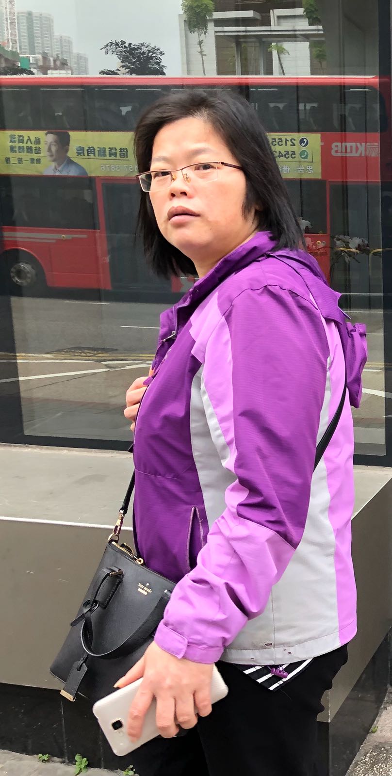 42歲媽媽(圖)以塑膠丫叉擊打兒子,被控虐待。郭止晅攝