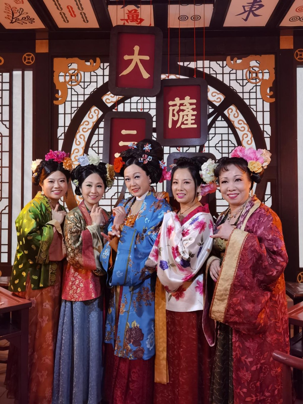 「碧璧青樓」五位過氣名妓都好吸睛，張靄琳（左起）、吳香倫、姚瑩瑩、黃梓瑋、許思敏。