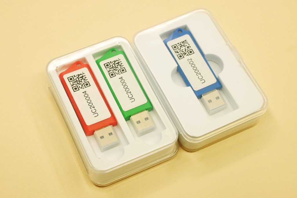 一個會面會用上三支USB裝置，並分不同顏色。褚樂琪攝