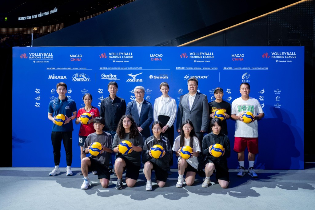 世界女排聯賽澳門站，主辦單位向澳門不同社群捐贈專業排球。 公關圖片