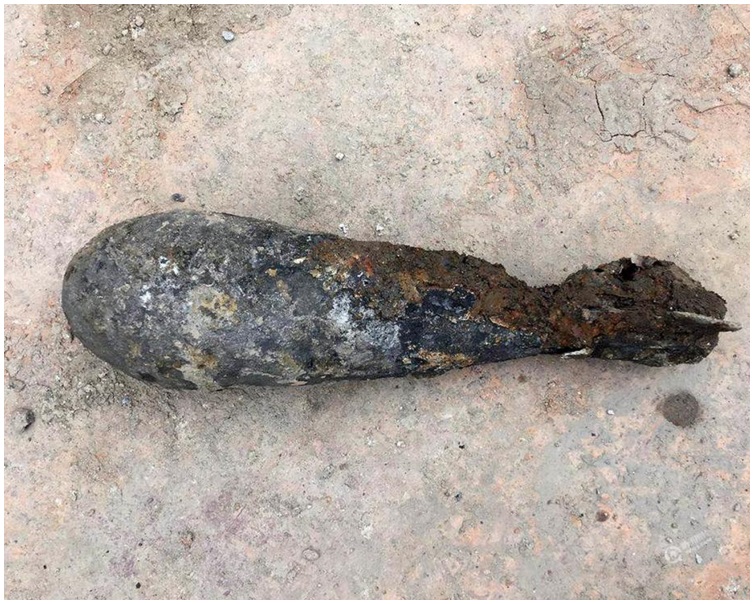 迫擊砲彈已生锈，引信被破壞。