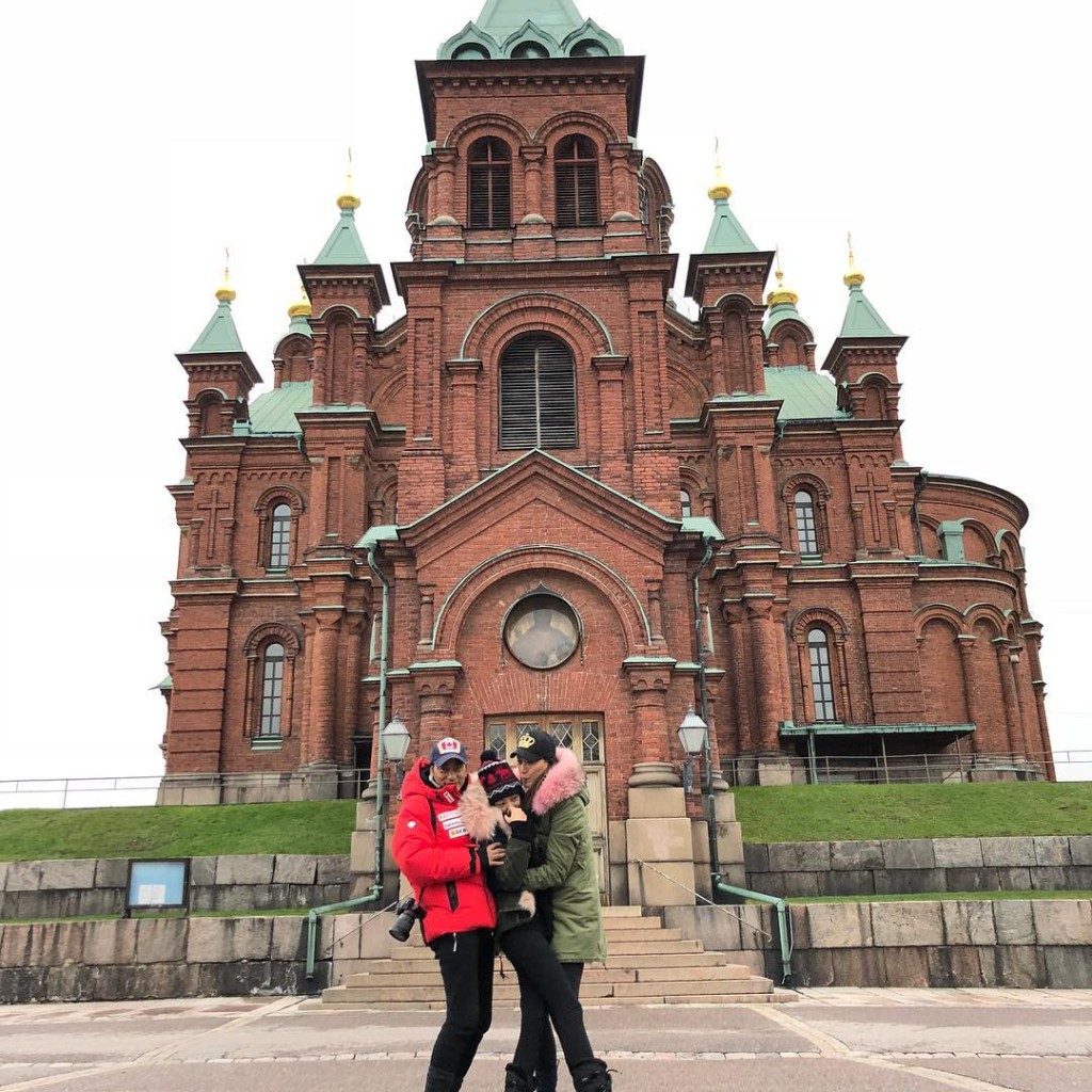 任达华与妻女两年前出游过新年。